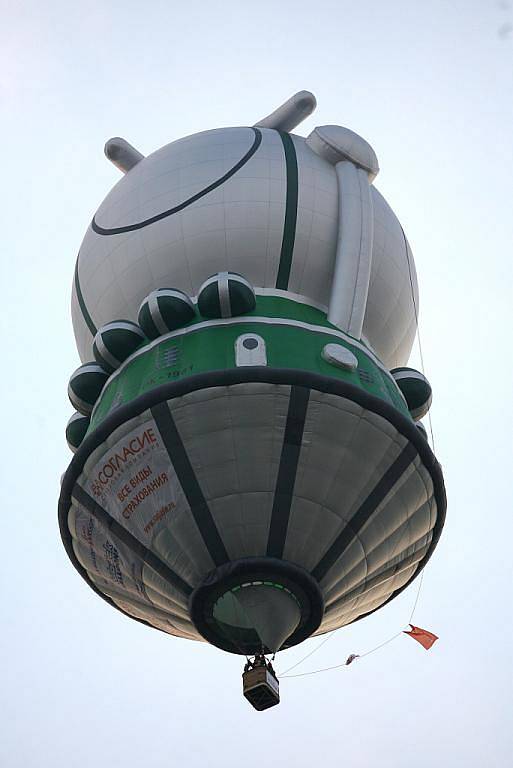 Nad Brno se v sobotu v podvečer vznesl nezvyklý horkovzdušný balon. Svým tvarem totiž připomínal kosmickou loď Vostok a stejně jako ona se i jmenoval.