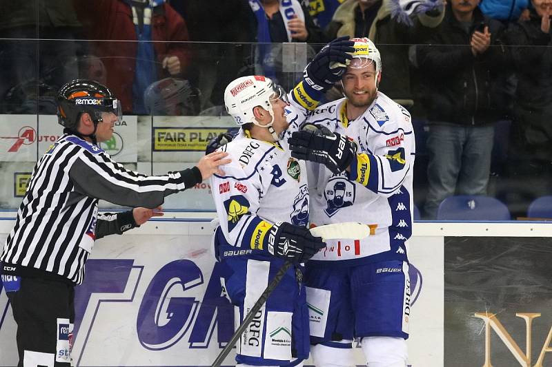Přeházeli sestavu, na pomoc se vrátil Michal Kempný. A hokejisté brněnské Komety si díky tomu odložili konec sezony.