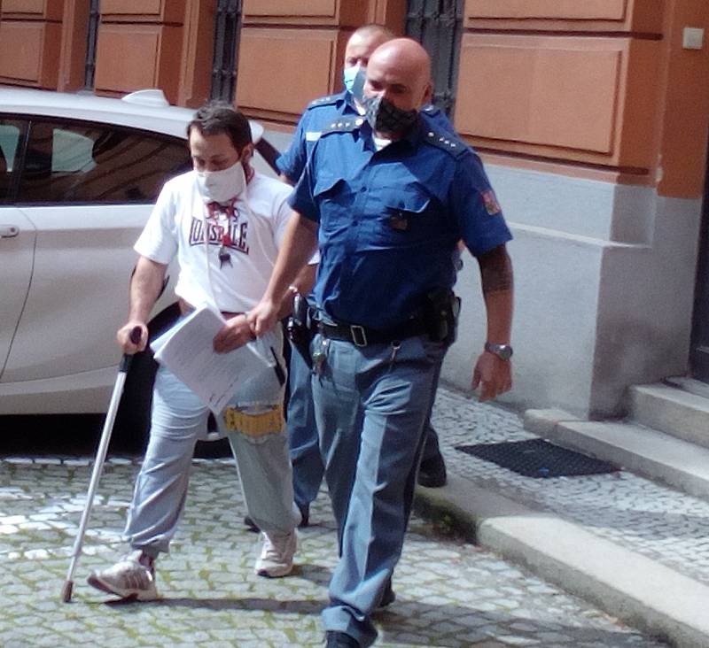 Za dvojnásobnou loupežnou vraždu v Břeclavi dostal recidivista Antonín Štaubert u Krajského soudu v Brně výjimečný trest 30 let ve věznici se zvýšenou ostrahou.