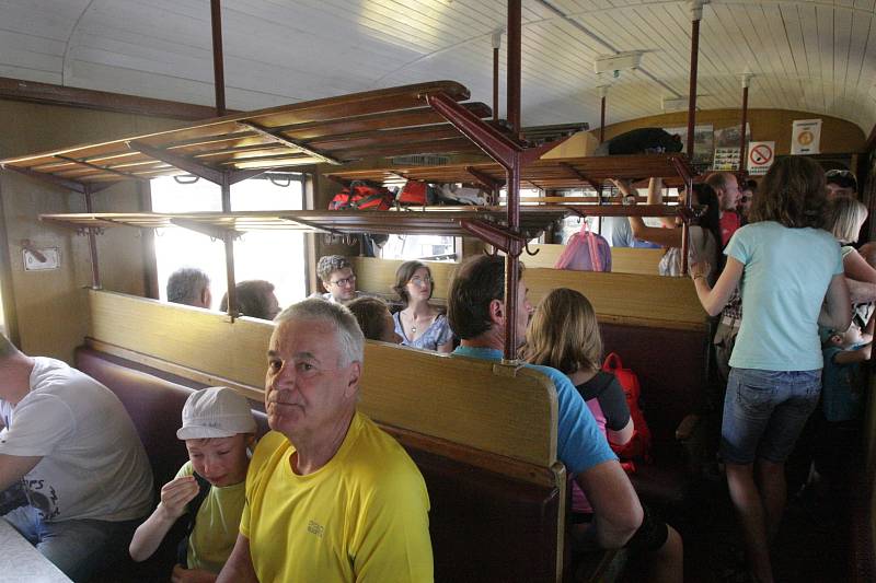 Dopravní nostalgie. Cestující se mohli svézt parním vlakem na nádraží Kuřim, libovolně cestovat historickým trolejbusem, autobusem nebo i tramvají až na Náměstí svobody v Brně.