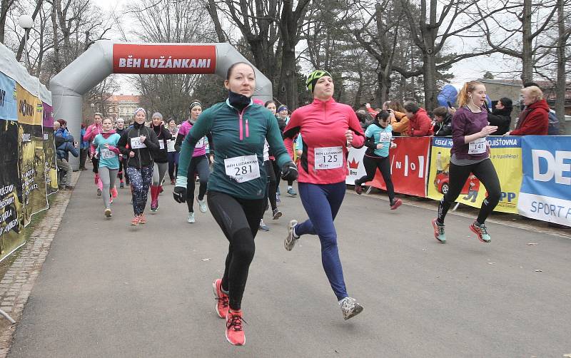 Ženskému běhu na 6220 metrů vládla šumperská atletka Eva Filipiová výkonem 23:20 minut, tři sekundy po ní proťala cíl domácí Lenka Švábíková a na třetím místě doběhla brněnská Lenka Jančaříková s časem 25:06 minut.