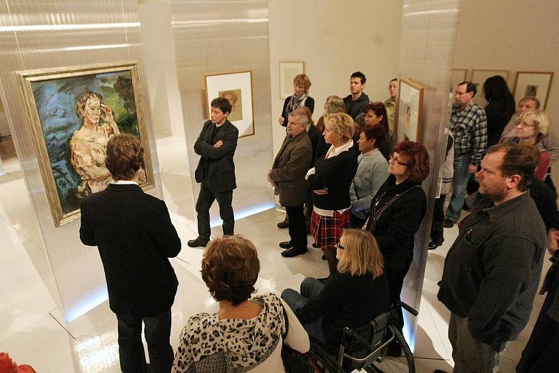 Na výstavu výstava Obrazy v mysli / mysl v obrazech dorazil i herec Pavel Kříž.