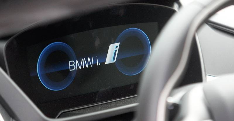 Nové hybridní BMW i8 jihomoravských policistů využívá pohon na elektřinu i spalovací motor.