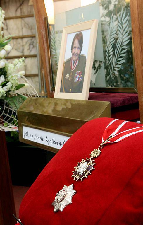 V brněnském krematoriu se uskutečnilo poslední rozloučení s plukovnicí ve výslužbě Marií Ljalkovou Lastoveckou, veteránkou druhé světové války.