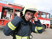 Redaktor Brněnského deníku Rovnost Vojtěch Kučerák si vyzkoušel práci hasičů na vlastní kůži.