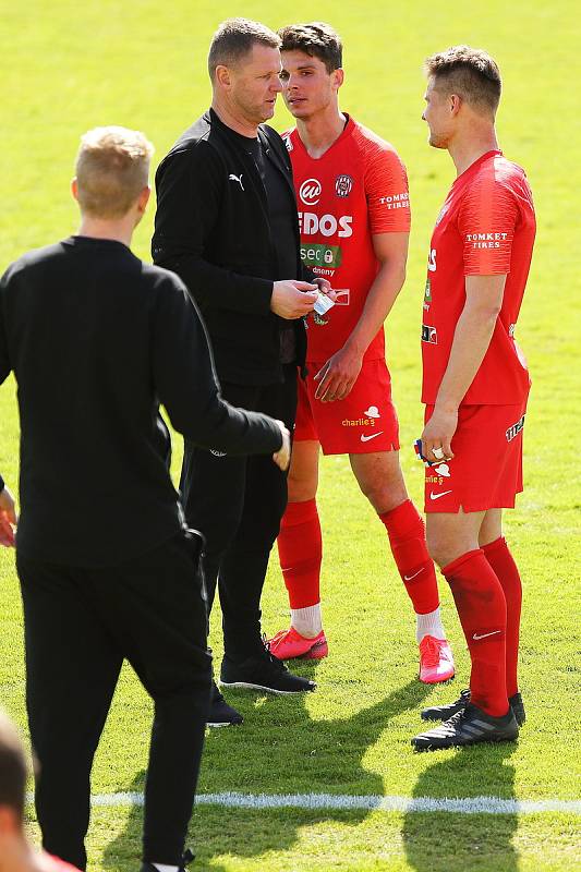 Brněnští fotbalisté (v červeném) doma jen remizovali s Teplicemi 0:0.