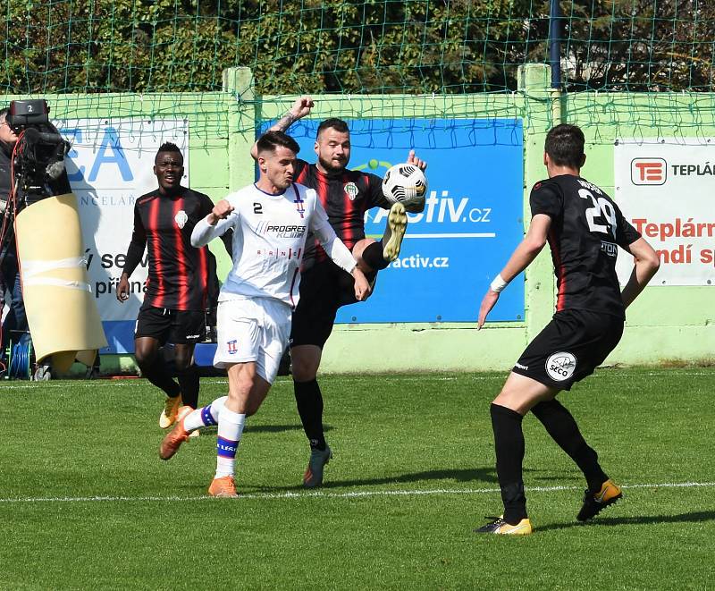 Líšeňští fotbalisté (v bílém) remizovali ve dvacátém kole FORTUNA:NÁRODNÍ LIGY s Viktorií Žižkov 1:1. V této sezoně doma ještě neprohráli.