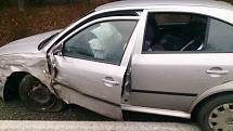 Nehoda čtyř osobních aut zastavila ve čtvrtek odpoledne dopravu na frekventované silnici 43 z Brna na Svitavy. Auta se srazila na křižovatce, ze které se odbočuje do Kuřimi. Po nehodě skončilo šest lidí v nemocnici.