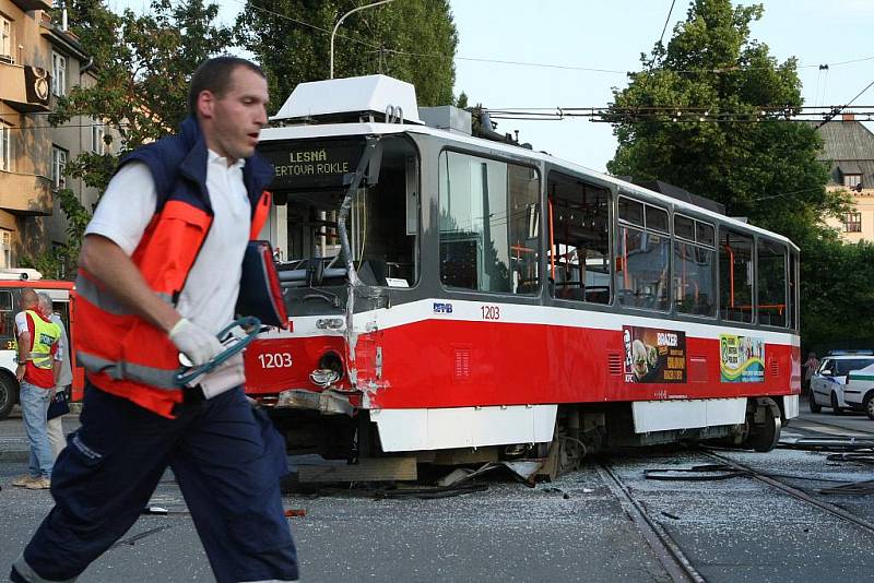 Srážka tramvaje a trolejbusu v Brně.