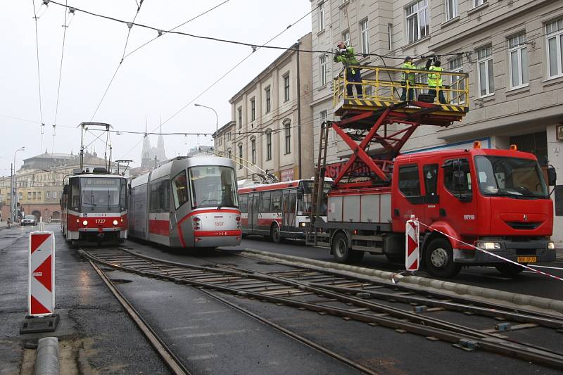 Oprava brněnské Křenové ulice skončí podle dopravního podniku dřív než posledního listopadu.