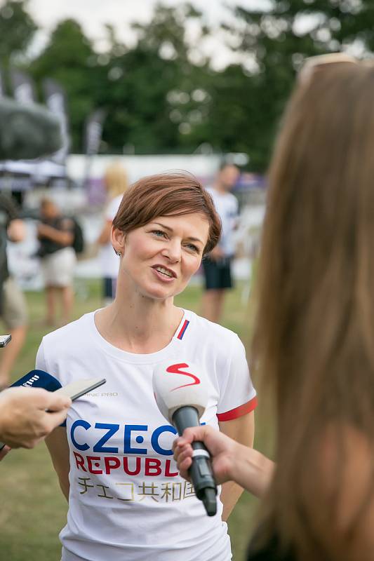 V brněnských Pisárkách bude Olympijský festival. Před otevřením se do areálu podívala ambasadorka festivalu, bývalá brněnská tenistka Lucie Šafářová, a další hosté.