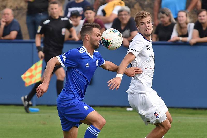 Zápas SK Líšeň (v bílém) proti FC Slavoj Vyšehrad.