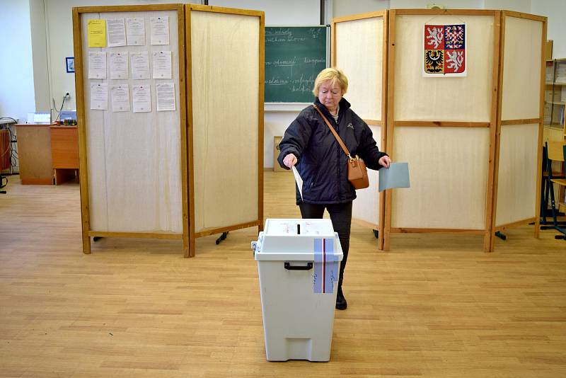 Volební místnost na základní škole Vejrostova v Bystrci.