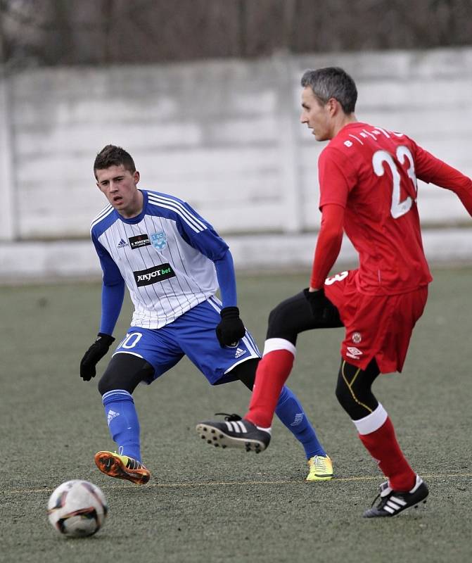 Jihomoravský souboj v Tipsport lize ovládlo Znojmo, které porazilo 1:0 brněnskou Zbrojovku (v červeném).