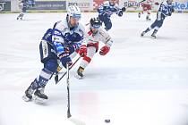 Brněnští hokejisté (v modrém) si z olomouckého ledu odvezli dva body za výhru 4:3 po samostatných nájezdech.
