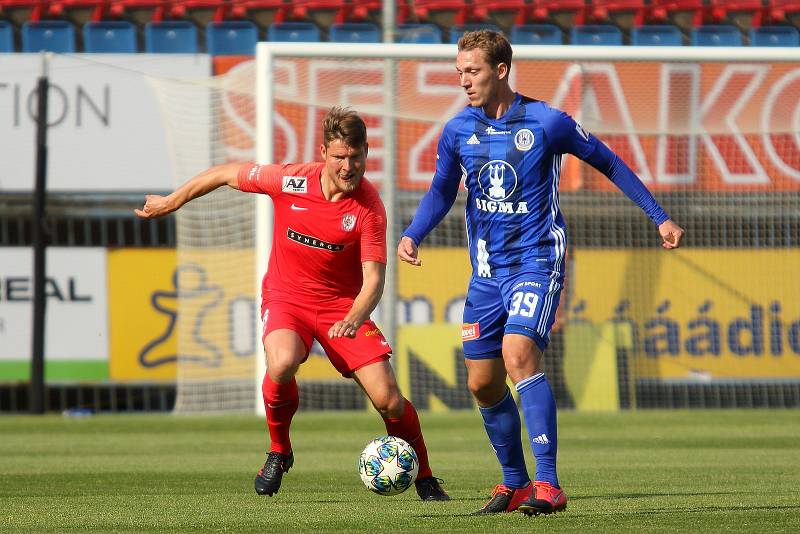 Fotbalisté Zbrojovky Brno (v červeném) prohráli oba přípravné duely na hřišti prvoligové Olomouce. Foto: Petr Nečas