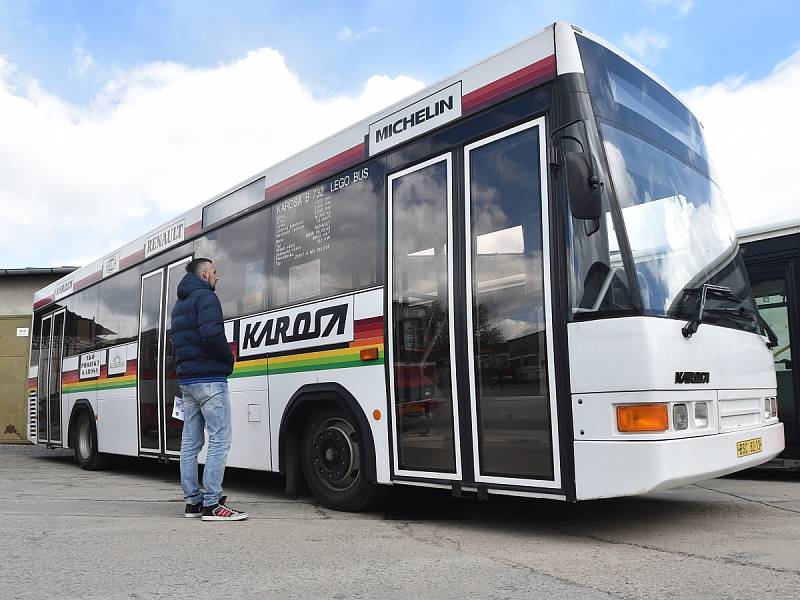 Výstava brněnského technického muzea lákala na přehlídku historických hasičských vozů, vojenských aut i starých autobusů.