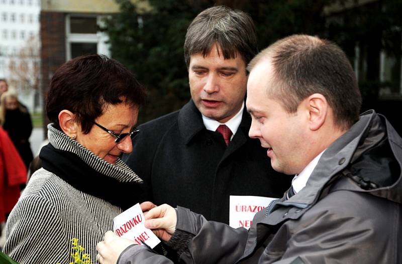 Náměstkyně hejtmana Anna Procházková, primátor Roman Onderka a hejtman Michal Hašek.