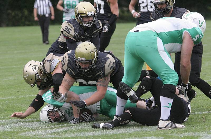 Cíl splnili a Bronze Bowl nad znojemskými Kights jednoznačně ovládli 81:6, nicméně svůj další osud nemají brněnští Alligators ve svých rukách. O případném postupu nového šampiona třetí domácí ligy v americkém fotbale totiž rozhodne rada domácí asociace. 