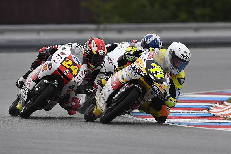 Monster Energy Grand Prix České republiky 2017, Moto 3 - 24 Tatsuki Suzuki a 77 Tim Georgi.