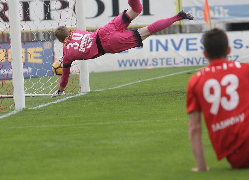 Zbrojovka přehrála Jablonec 2:0 díky trefám Taščiho a Řezníčka.