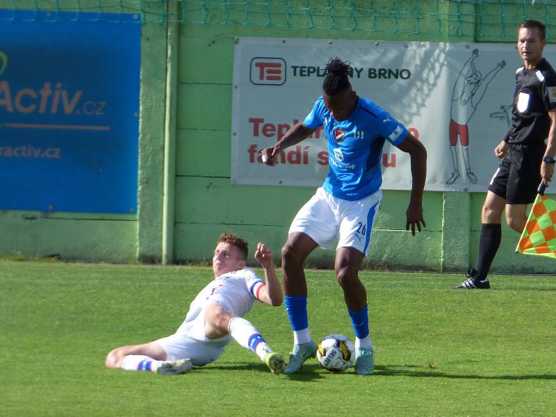 Fotbalisté Baníku Ostrava v přípravném utkání proti brněnské Líšni (v bílém).