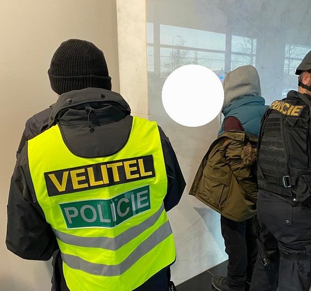 Policejní zásah v Brně: kvůli výhrůžkám zbraní v Holandské evakuovali 200 lidí