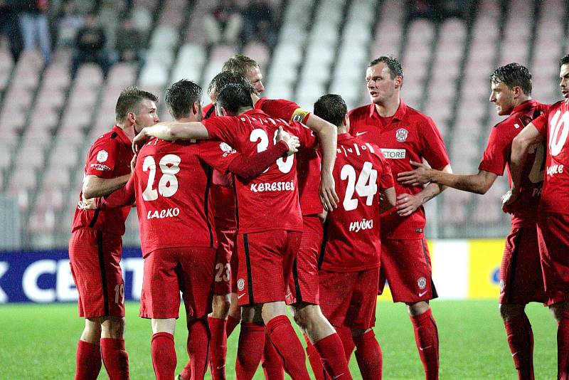Brněnští fotbalisté (v červeném) zdolali na domácí půdě Bohemians 2:1.