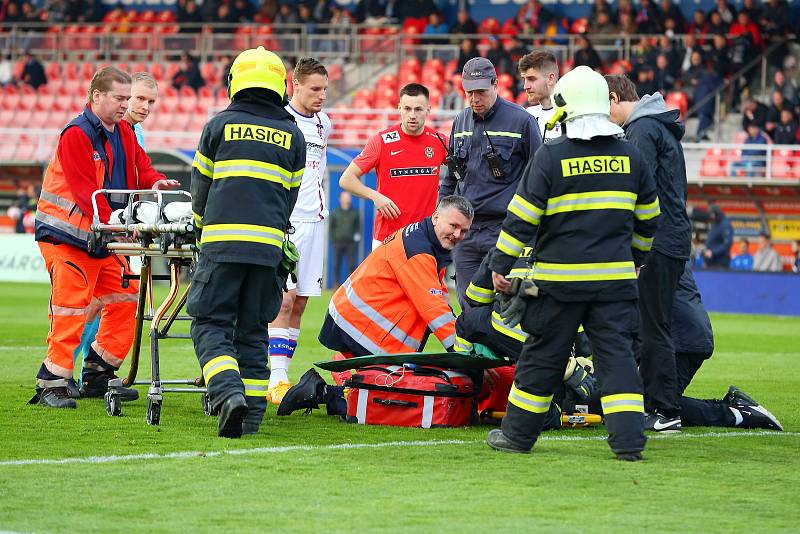 Fotbalisté Zbrojovky (v červeném) prohráli v derby s Líšní 1:3