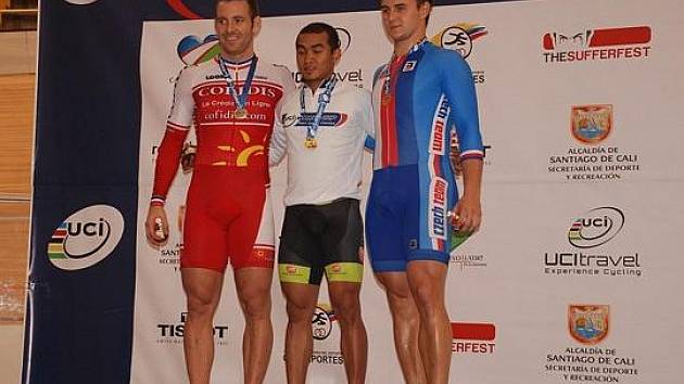 Dráhový cyklista Denis Špička (vpravo) získal svou první medaili z podniku Světového poháru.