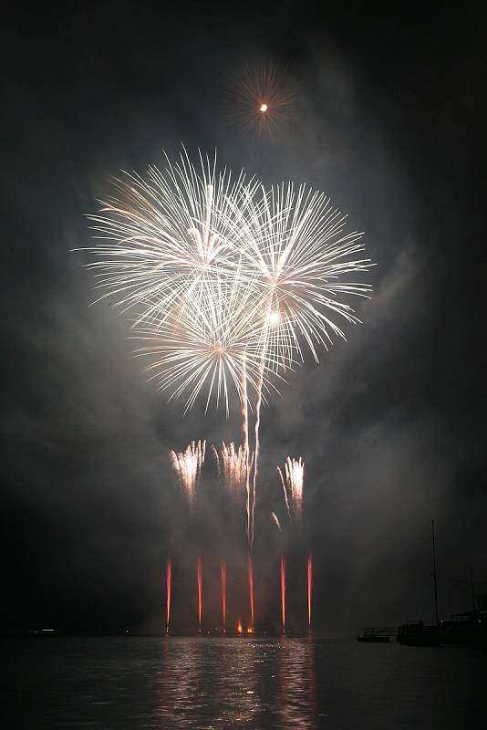 Populární festival ohňostrojů Ignis Brunensis letos oslaví pětadvacet let od založení. Na snímku ročník 2011.