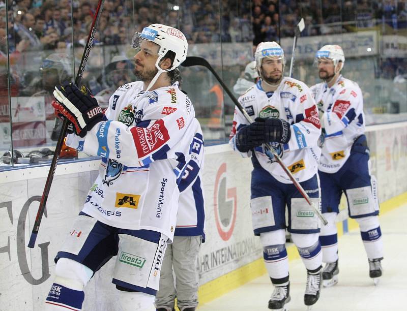 Hokejisté brněnské Komety vyřadili ve čtvrtfinále play-off extraligy rivala pražskou Spartu v pouhých čtyřech zápasech. Triumf 4:0 na zápasy dovršili Brňané v domácím prostředí po výhře 4:1.