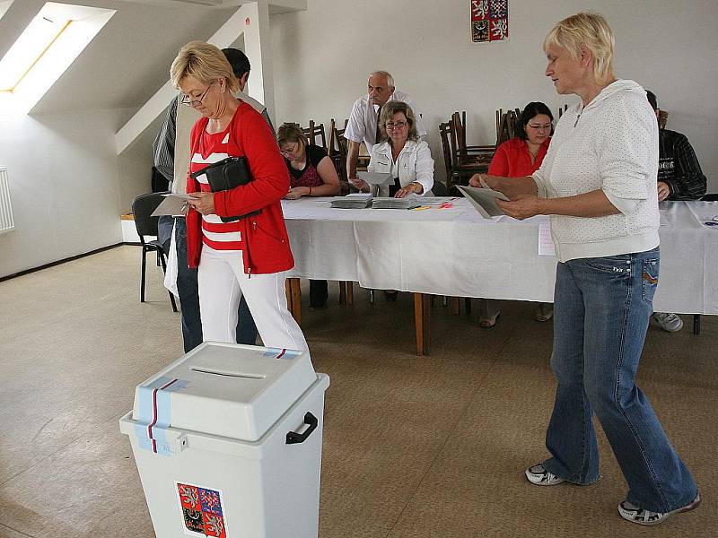 Obyvatelé Přízřenic a Dolních Heršpic hlasují o odtržení od města Brna.