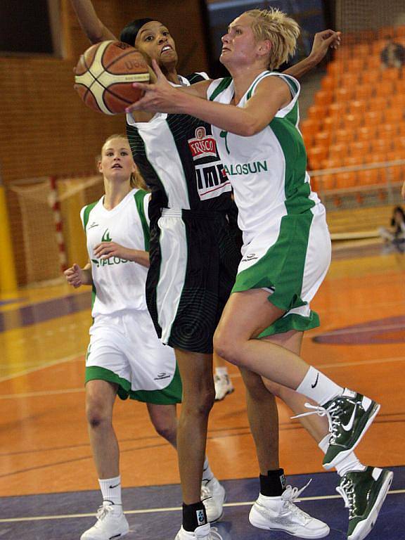 Brněnské basketbalové derby ovládlo Frisco.