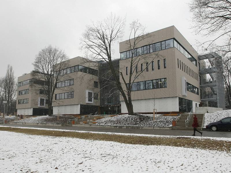 Čtyřpatrovou budovu slavnostně otevřeli na Veterinární a farmaceutické univerzitě v Brně.