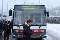 Zhruba dvacet let vozily kloubové trolejbusy 22Tr cestující po Brně. Lidé se mohli v neděli naposledy svézt vozy číslo 3603 a 3605. Rozlučkových jízd se zúčastnilo asi šest set fanoušků městské hromadné dopravy.