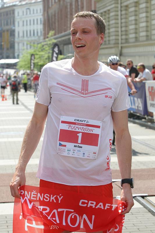 Neděle patřila v Brně běžcům. Na trať šestého ročníku Brněnského půlmaratonu a dalších běžeckých závodů vyrazilo dohromady přibližně patnáct stovek sportovců.