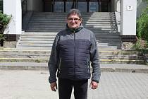 Pomocnou ruku podává potřebným lidem pastor Matěj Nový už několik let. V posledních dnech pomáhal například s ubytováním ukrajinských Romů v Brně.