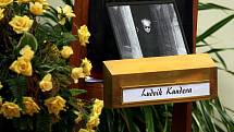 Pohřeb básníka Ludvíka Kundery v Brně.