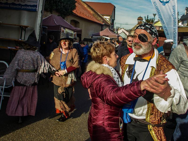 Tradiční masopustní veselice na jižní Moravě,  ilustrační foto.