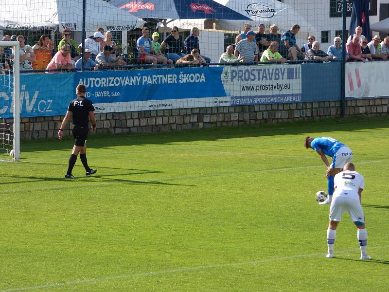 Fotbalisté Baníku Ostrava v přípravném utkání proti brněnské Líšni (v bílém).