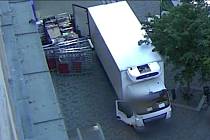 Obsluha kamer městské policie poznala muže podezřelého z vykradení nákladního auta při zásobování.