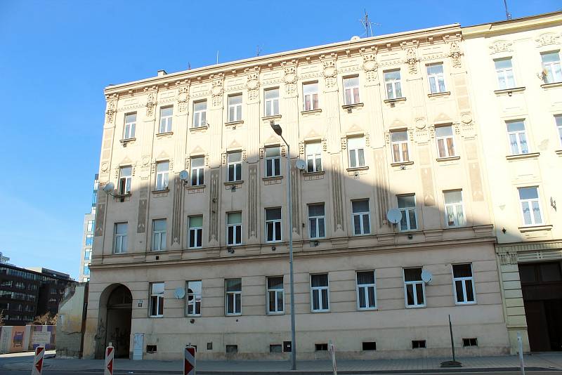 Městské domy na adresách Dornych 29 a 31 v Brně, odkud se nájemníci v budoucnu budou muset zřejmě vystěhovat.