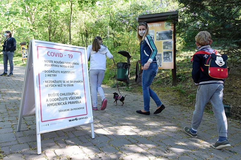 Otevření zoologické zahrady a obchodů v Brně.