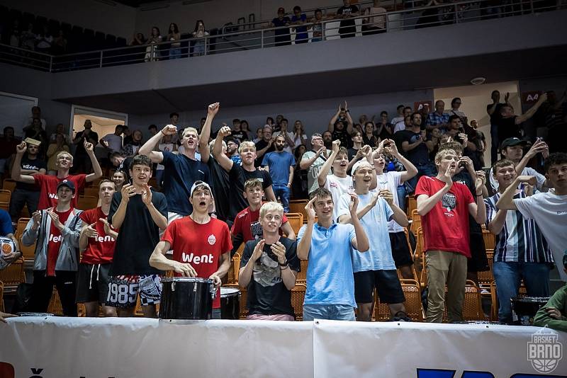 Brno se po patnácti letech těší z medaile z mužské basketbalové soutěže.