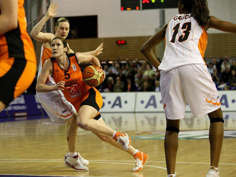 Final Four- 3. zápas - Bourges vs. Jekatěrinburg.