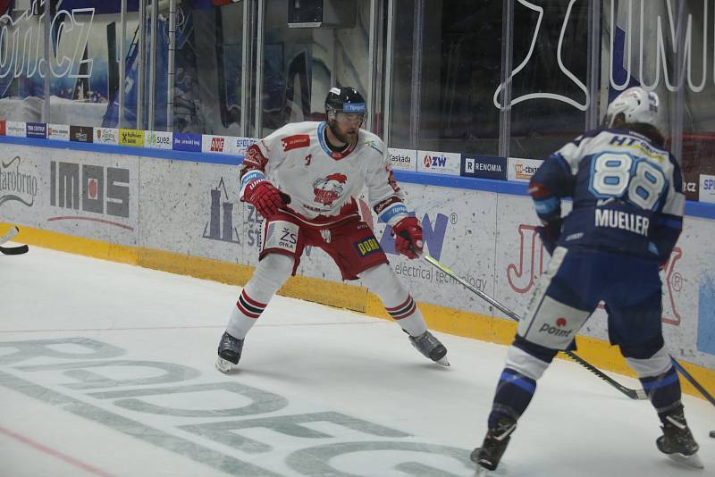 Hokejisté (v modrém) Komety porazili Olomouc 4:1.