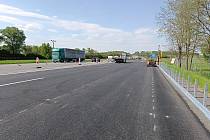 Silničáři opravují dálnici D52 u Pohořelic. Omezený provoz tam skončí v pondělí 16. května 2022.