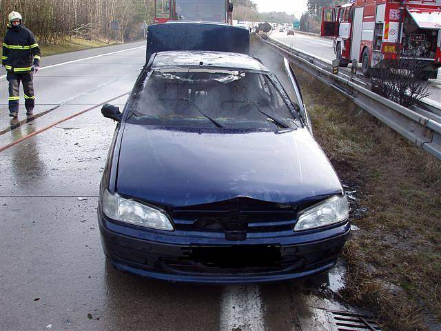 Při tragické nehodě na dálnici D1 uhořel třiadvacetiletý řidič