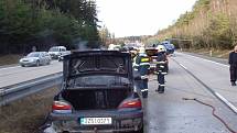 Při tragické nehodě na dálnici D1 uhořel třiadvacetiletý řidič